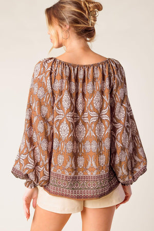 BE ALRIGHT WOVEN TOP.