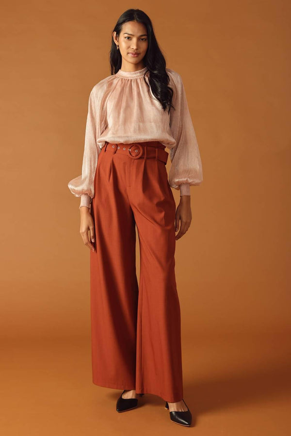 HIGHLY UNPREDICTABLE WOVEN TOP.