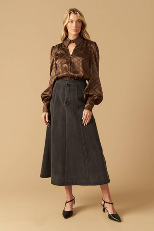 THE ART OF BALANCE WOVEN SATIN TOP.