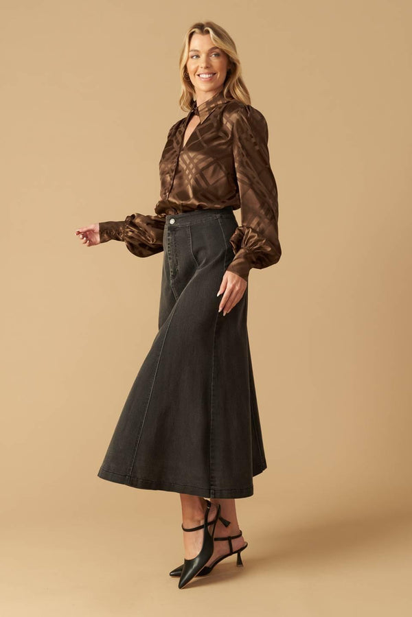 THE ART OF BALANCE WOVEN SATIN TOP.