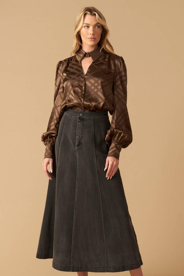THE ART OF BALANCE WOVEN SATIN TOP.