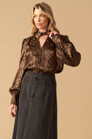 THE ART OF BALANCE WOVEN SATIN TOP.