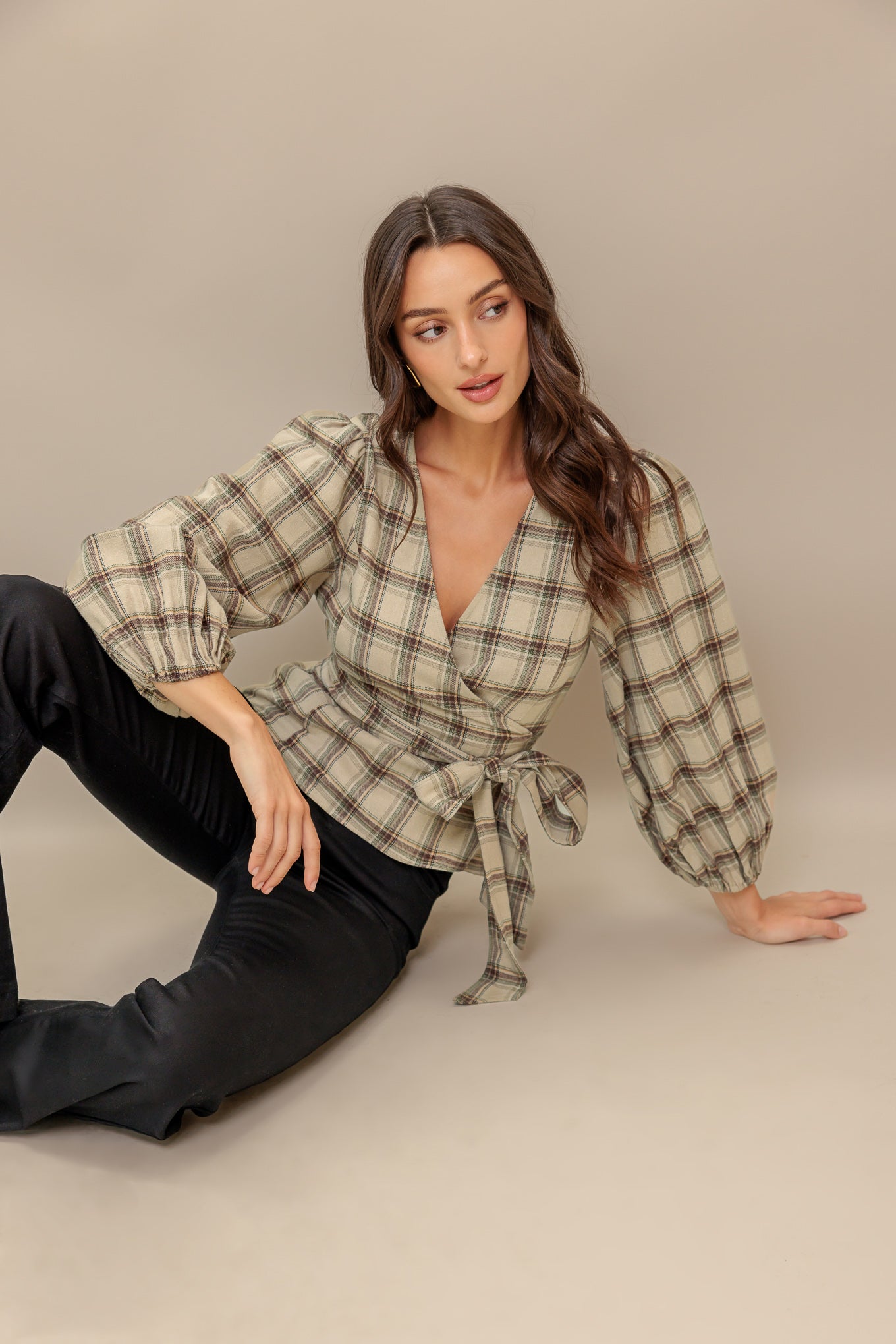 LATTE SUNDAY WOVEN PLAID TOP