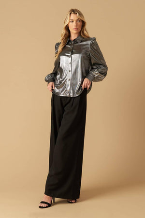 FLIRTY VIBES FOIL COATED TOP.