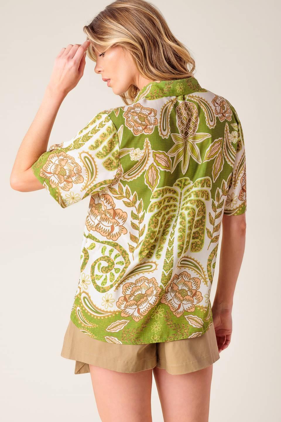 
A printed woven shirt featuring collar, button down and short sleeve. Matching shorts IP8755

Details:

Self : 100% Polyester

Size &amp; Fit

- Model is 5`8" And Wearing Size Small
- Measurements Taken From Size Small
- Approx. Length: 27"