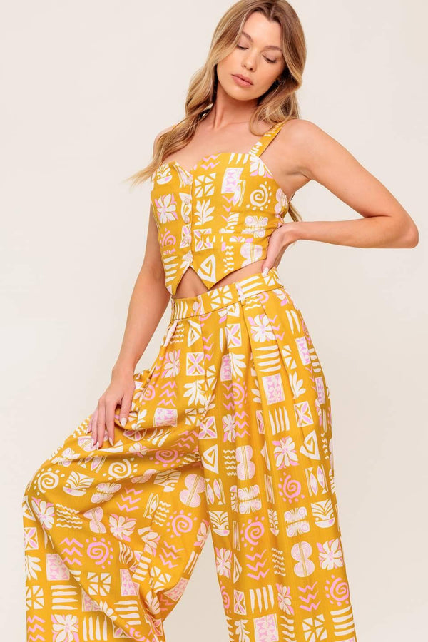 PRETTY MEADOW WOVEN TOP AND PANT SET.