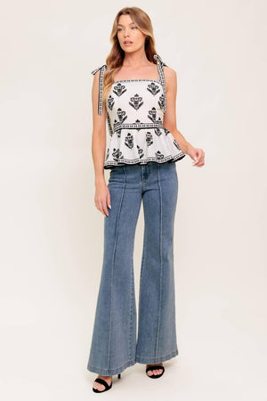 SERENE KISS WOVEN TOP.