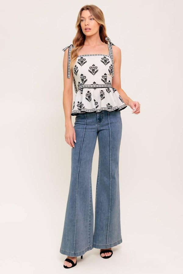 SERENE KISS WOVEN TOP.