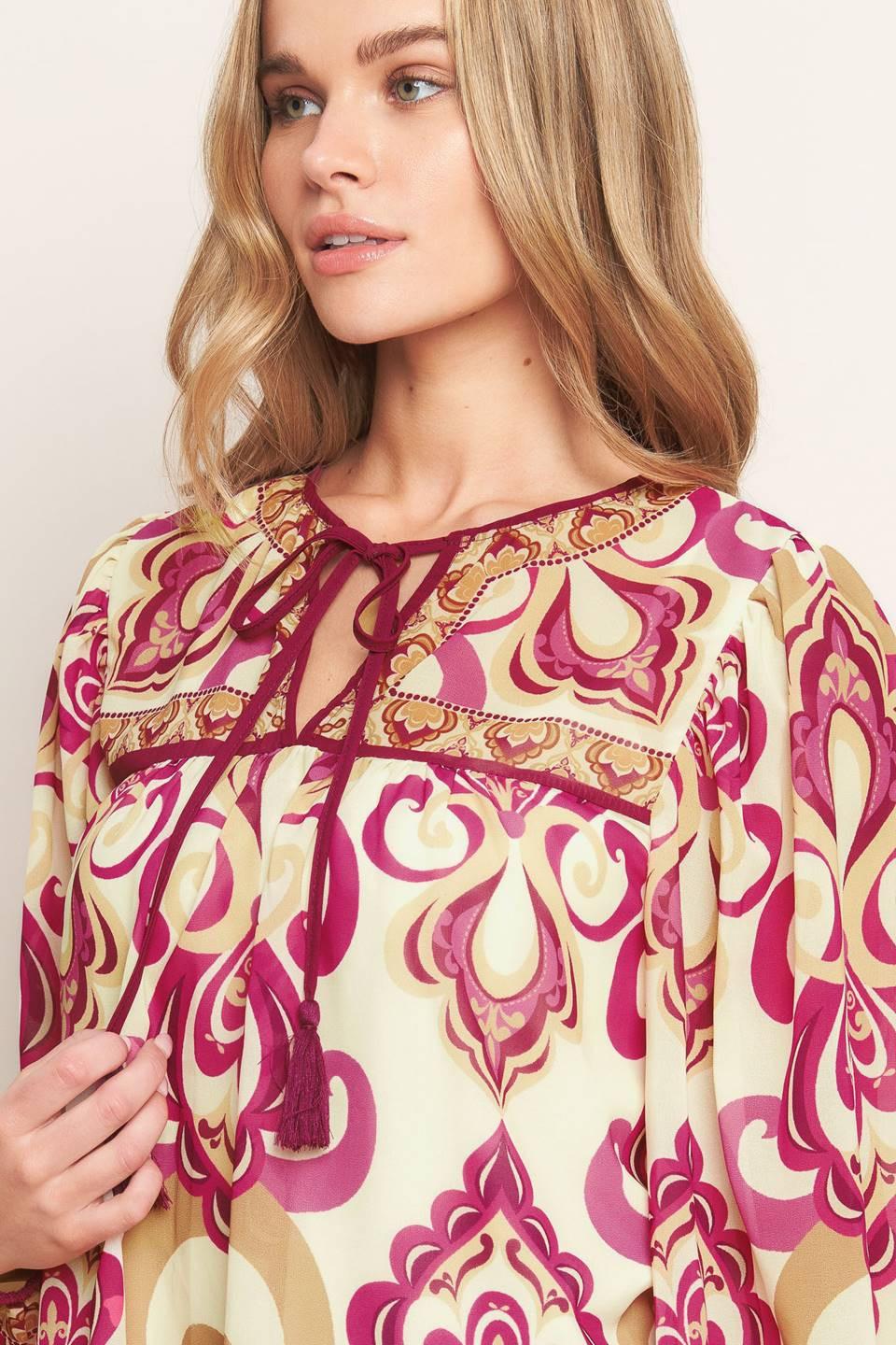 FUSION GROOVE WOVEN TOP.
