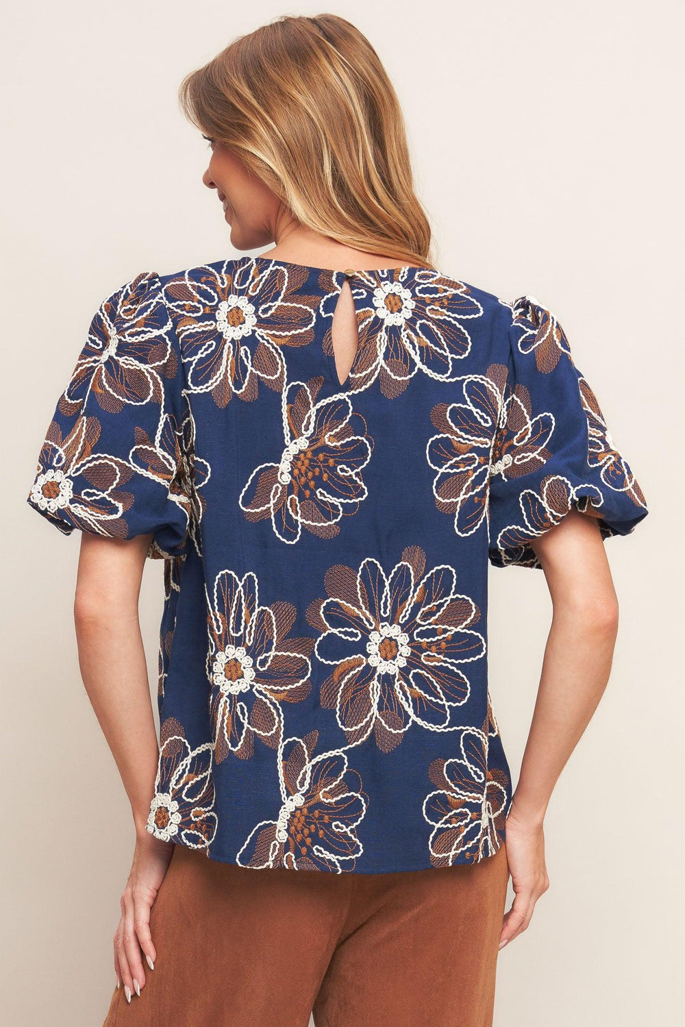 RETRO BLOOM PUFF SLEEVE WOVEN TOP.