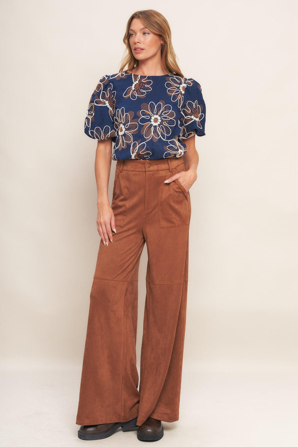 RETRO BLOOM PUFF SLEEVE WOVEN TOP.