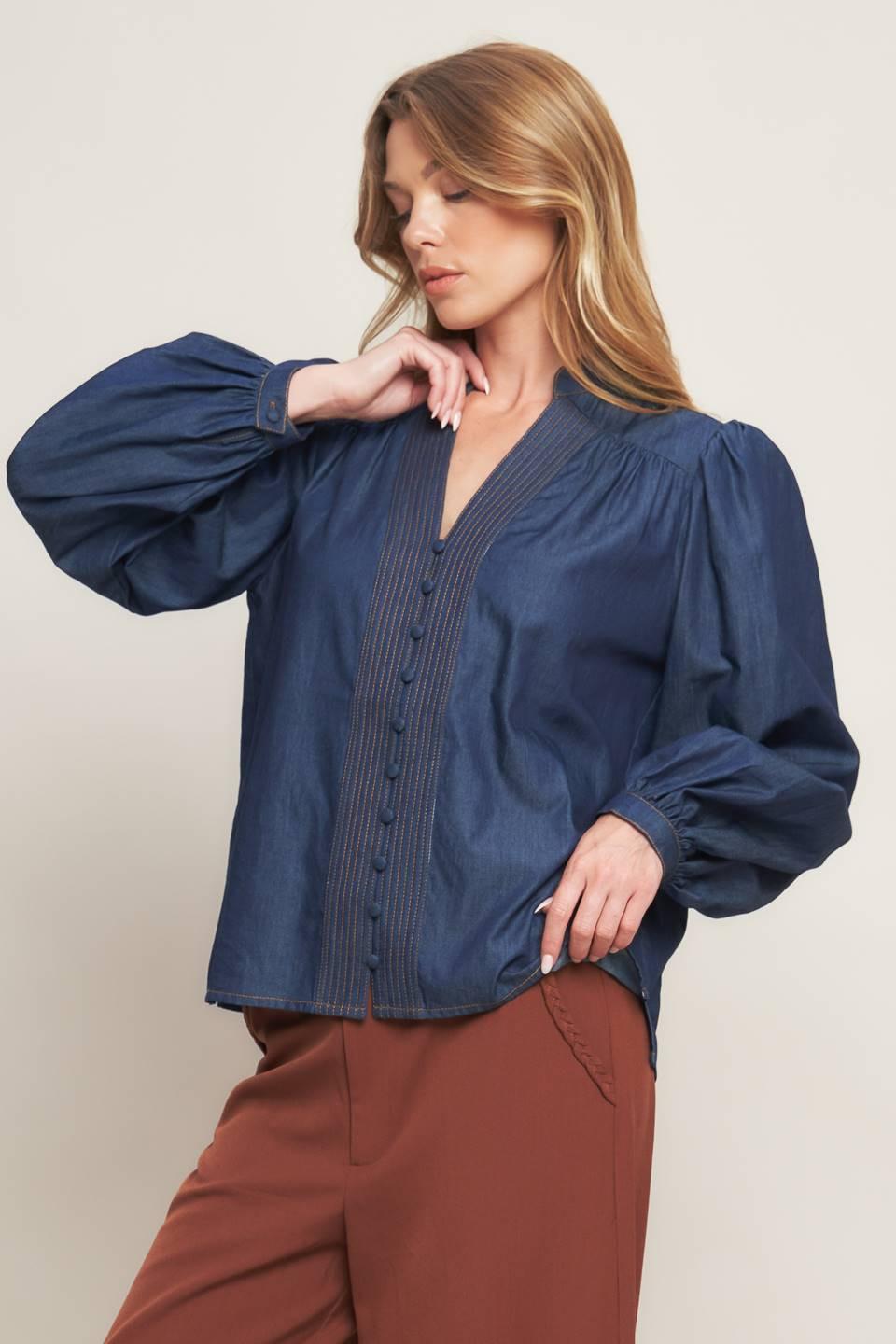 STITCH STORY LIGHTWEIGHT DENIM TOP.