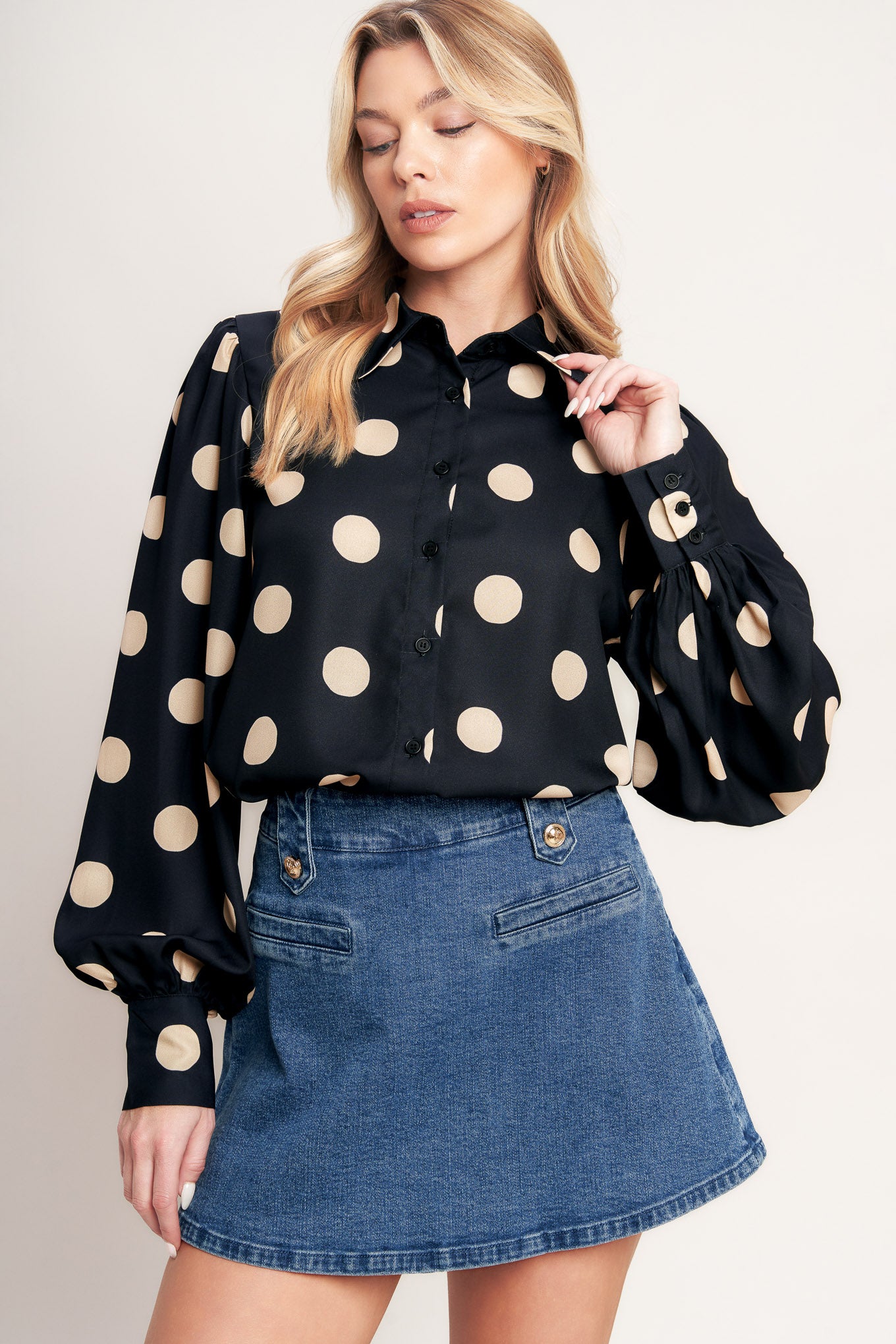 URBAN CIRCLES WOVEN TOP