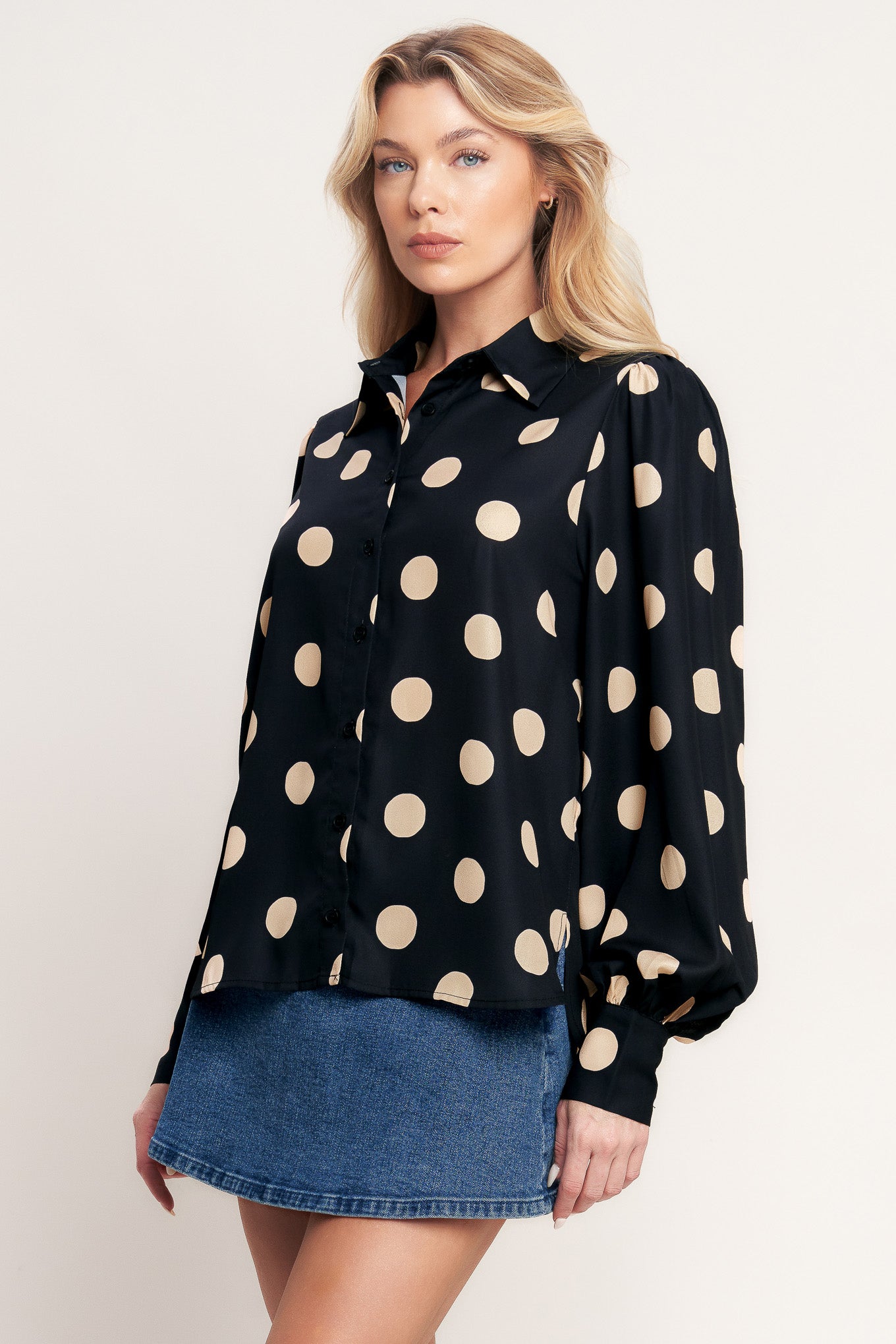 URBAN CIRCLES WOVEN TOP