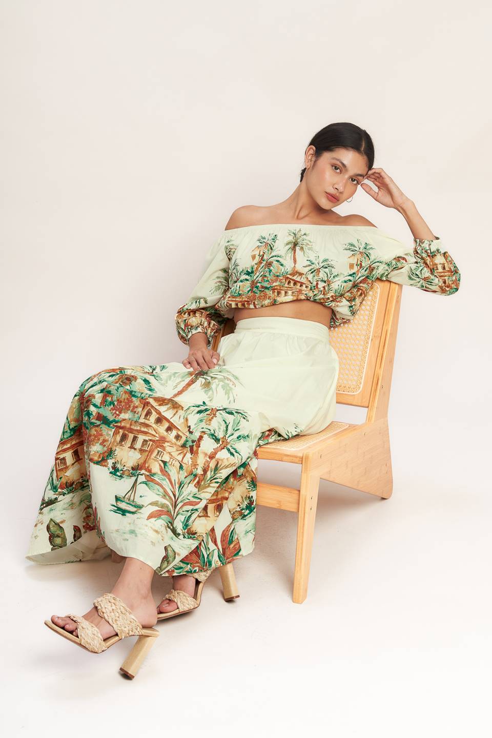 A printed woven crop top featuring off shoulder, 3/4 sleeve and elasticized waist. Matching skirt IK7745T



Details:

Self : 100% Cotton

Size &amp; Fit

- Model is 5`8" And Wearing Size Small
- Measurements Taken From Size Small
- Approx. Length: 14" FLYING TOMATO