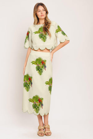 A printed woven crop top featuring round neckline, short sleeve, scallop edge and back neck button closure. Matching skirt IK7753T

Details:

Self: 50% Cotton 20% Rayon 20% Polyester 10% Linen

Lining: 100% Polyester

Size & Fit

-Model is 5`8" And Wearing Size Small
-Measurements Taken From Size Small
-Approx. Length: 17"