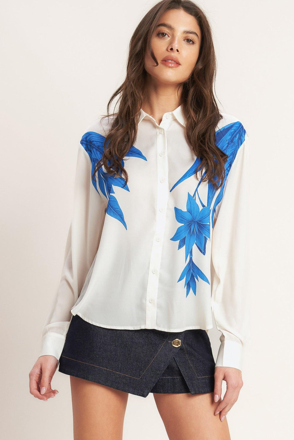 
A printed woven button down shirt with long sleeve. Matching pant IP9097T

Details:

Self : 100% Polyester

Size &amp; Fit

- Model is 5`8" And Wearing Size Small
- Measurements Taken From Size Small
- Approx. Length: 25" Flying Tomato