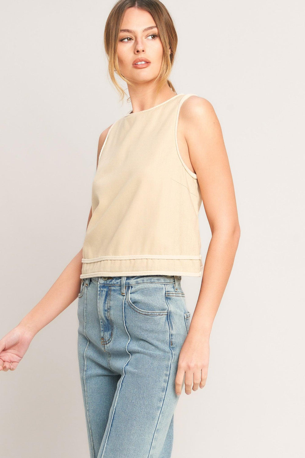 ELEVATED ESSENTIAL WOVEN TOP.