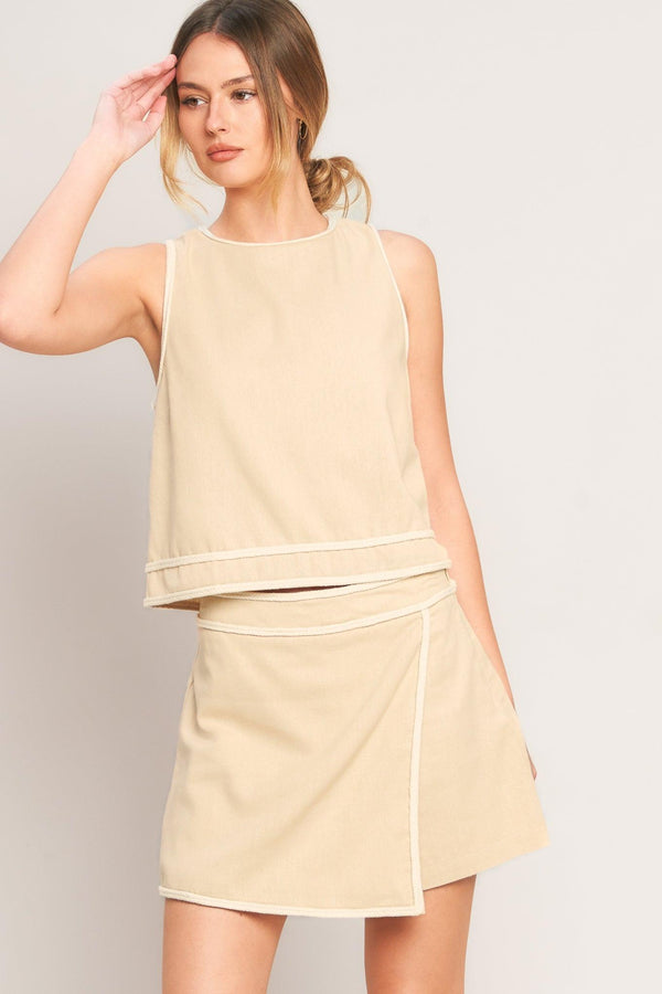 ELEVATED ESSENTIAL WOVEN TOP.