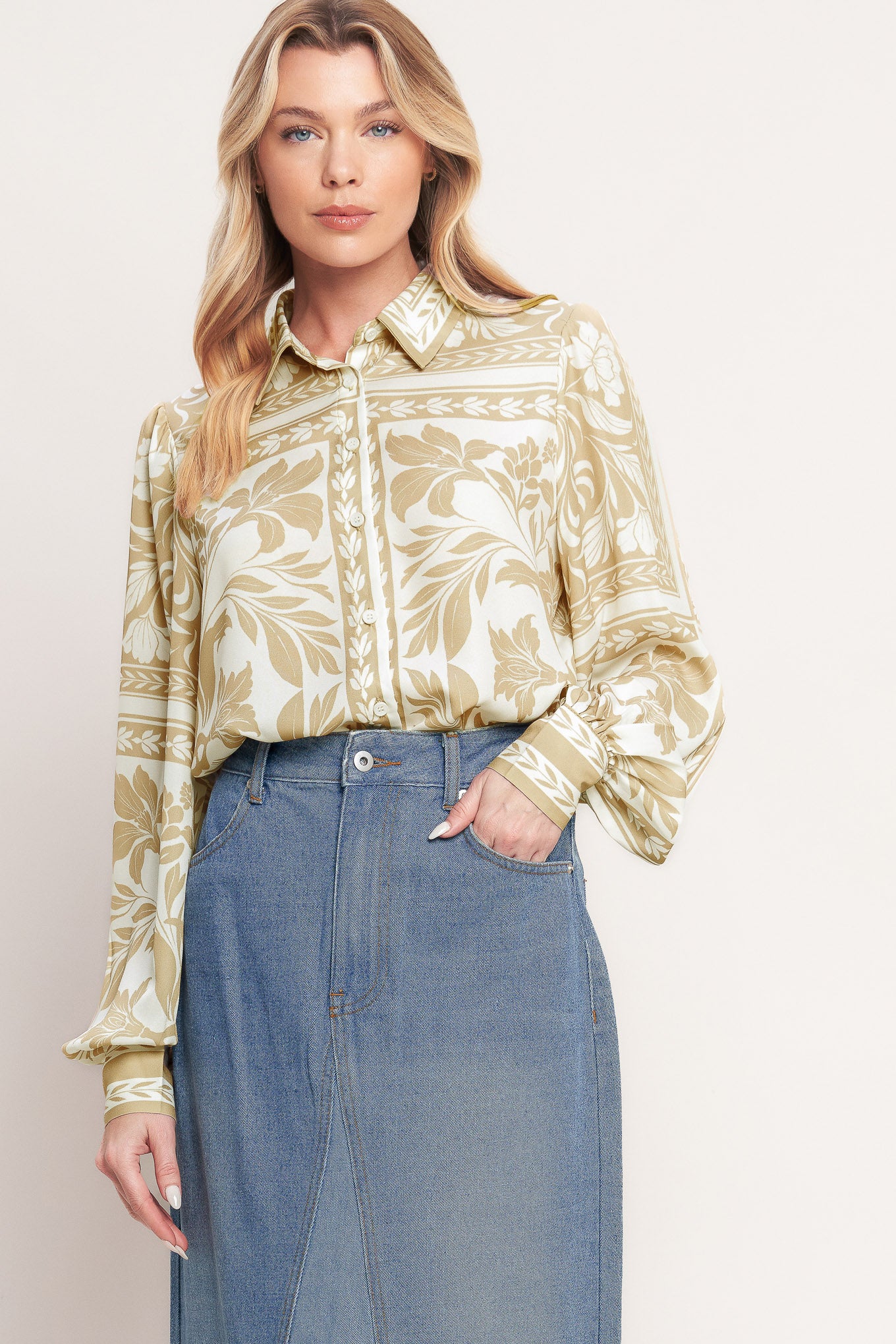 
A printed woven top featuring collar, button down and long sleeve. Matching skort IP9190T

Details:

Self : 100% Polyester

Size &amp; Fit

- Model is 5`8" And Wearing Size Small
- Measurements Taken From Size Small
- Approx. Length: 27"