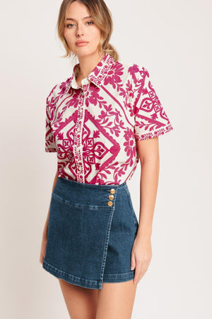 A printed woven top featuring collar, short sleeve and button down

Details:

Self: 100% Cotton

Size & Fit

-Model is 5`8" And Wearing Size Small
-Measurements Taken From Size Small
-Approx. Length: 26"