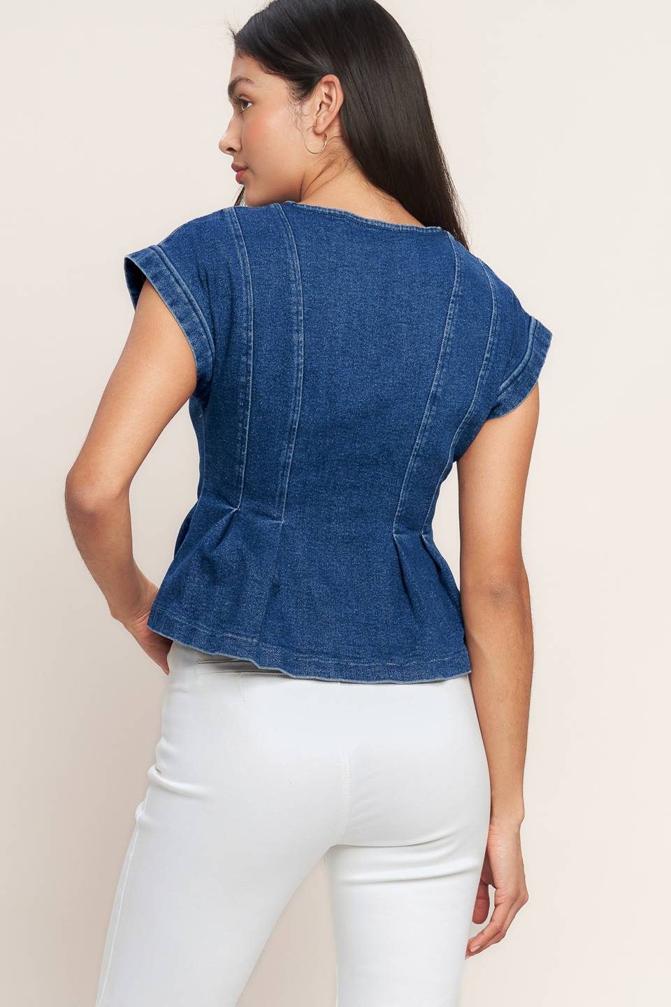 
A washed denim top featuring round neckline, cuffed short sleeve, button down and peplum

Details:

Self : 55% Cotton 33% Polyester 10% Viscose 2% Spandex

Size &amp; Fit

- Model is 5`8" And Wearing Size Small
- Measurements Taken From Size Small
- Approx. Length: 20" FLYING TOMATO