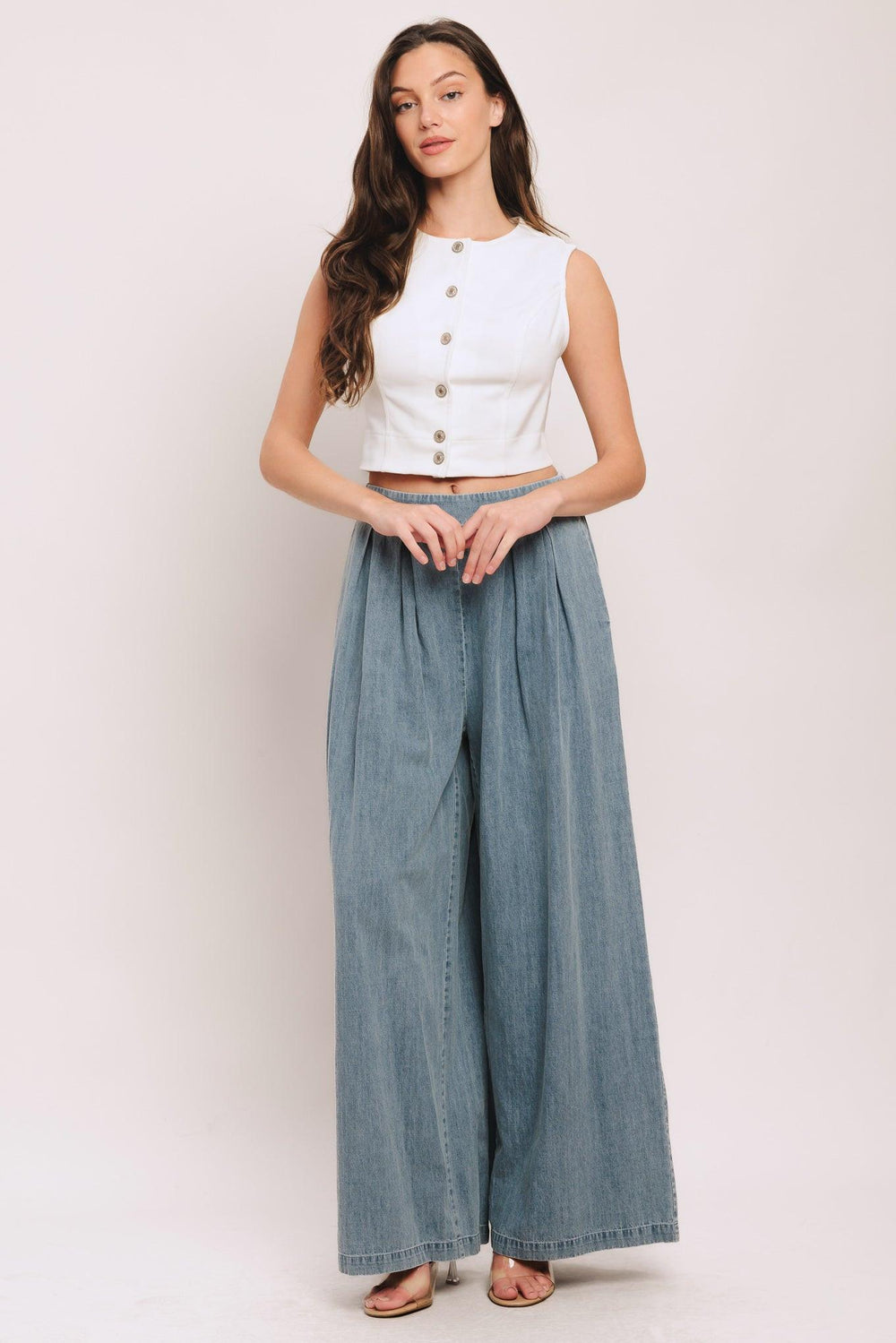 A solid woven crop top featuring round neckline, sleeveless and front button down closure. Matching skirt IK7784T

Details:

Self: 97% Cotton 3% Spandex

Size & Fit

-Model is 58 And Wearing Size Small
-Measurements Taken From Size Small
-Approx. Length: 20"