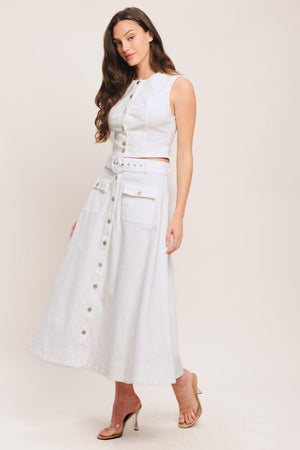 A solid woven crop top featuring round neckline, sleeveless and front button down closure. Matching skirt IK7784T

Details:

Self: 97% Cotton 3% Spandex

Size & Fit

-Model is 58 And Wearing Size Small
-Measurements Taken From Size Small
-Approx. Length: 20"
