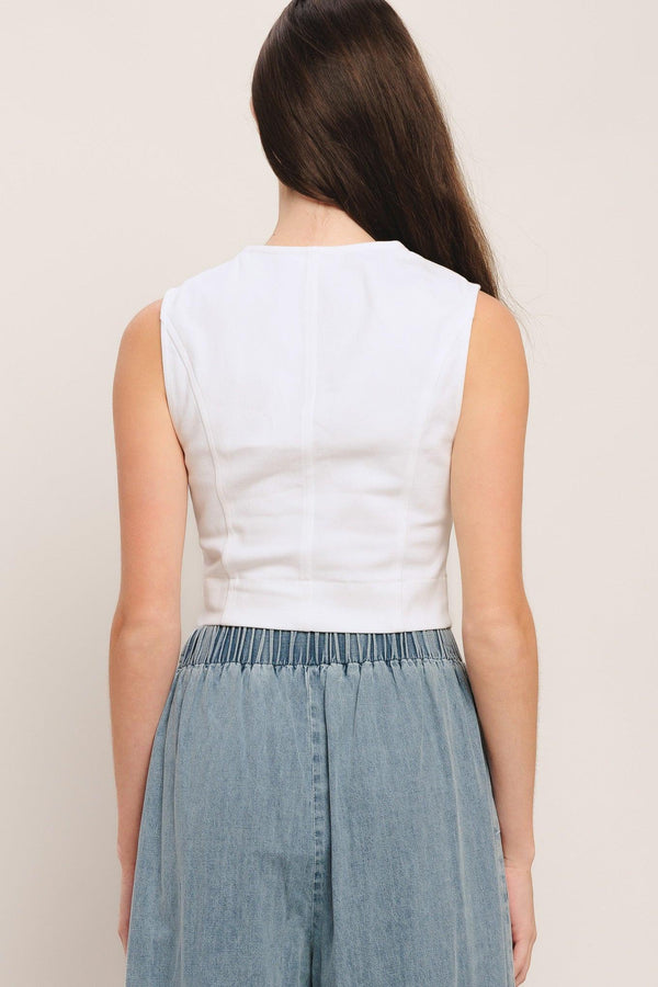 A solid woven crop top featuring round neckline, sleeveless and front button down closure. Matching skirt IK7784T

Details:

Self: 97% Cotton 3% Spandex

Size & Fit

-Model is 58 And Wearing Size Small
-Measurements Taken From Size Small
-Approx. Length: 20"