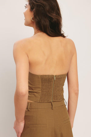 UMBER FLOW WOVEN HALTER TOP.