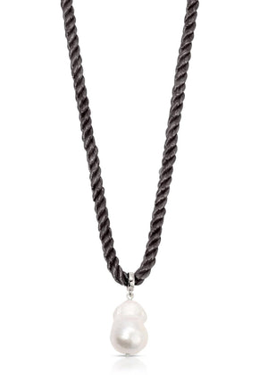 Freshwater Token Necklace - Flying Tomato - Necklaces - Ettika