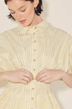BUTTER MODE ACTIVATED WOVEN TOP.