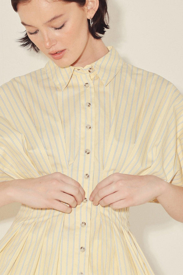 BUTTER MODE ACTIVATED WOVEN TOP.
