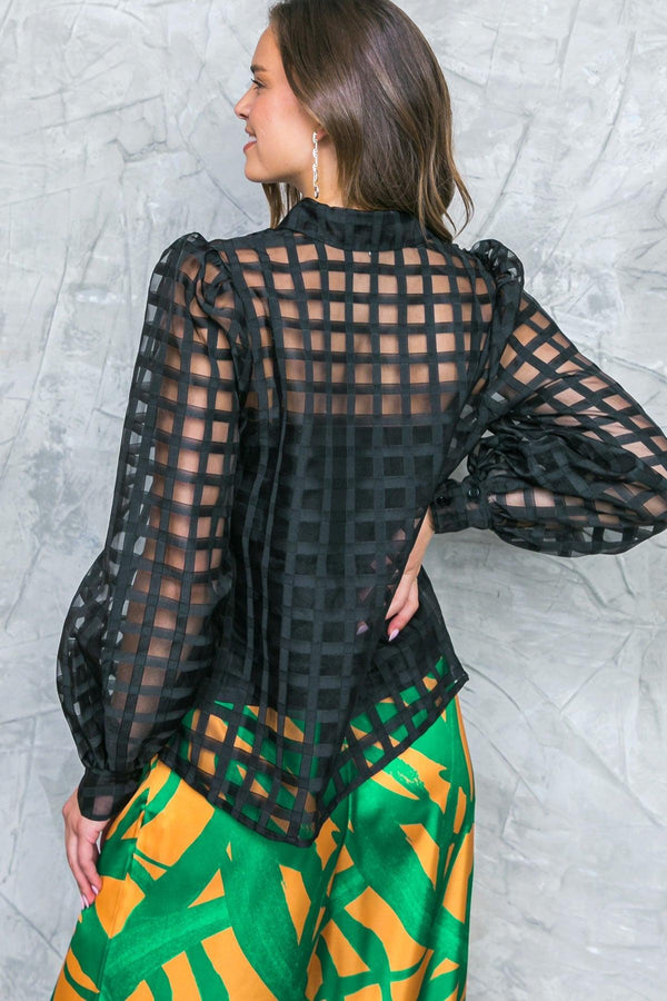 FLUTTERING ON WOVEN TOP.