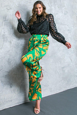 FLUTTERING ON WOVEN TOP.