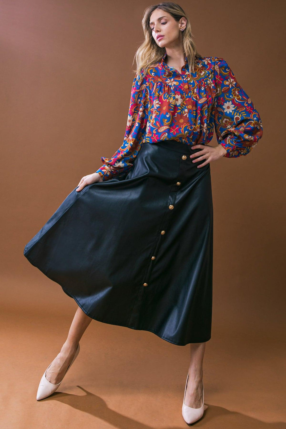 IMPRESSIVE BLOSSOM WOVEN TOP.