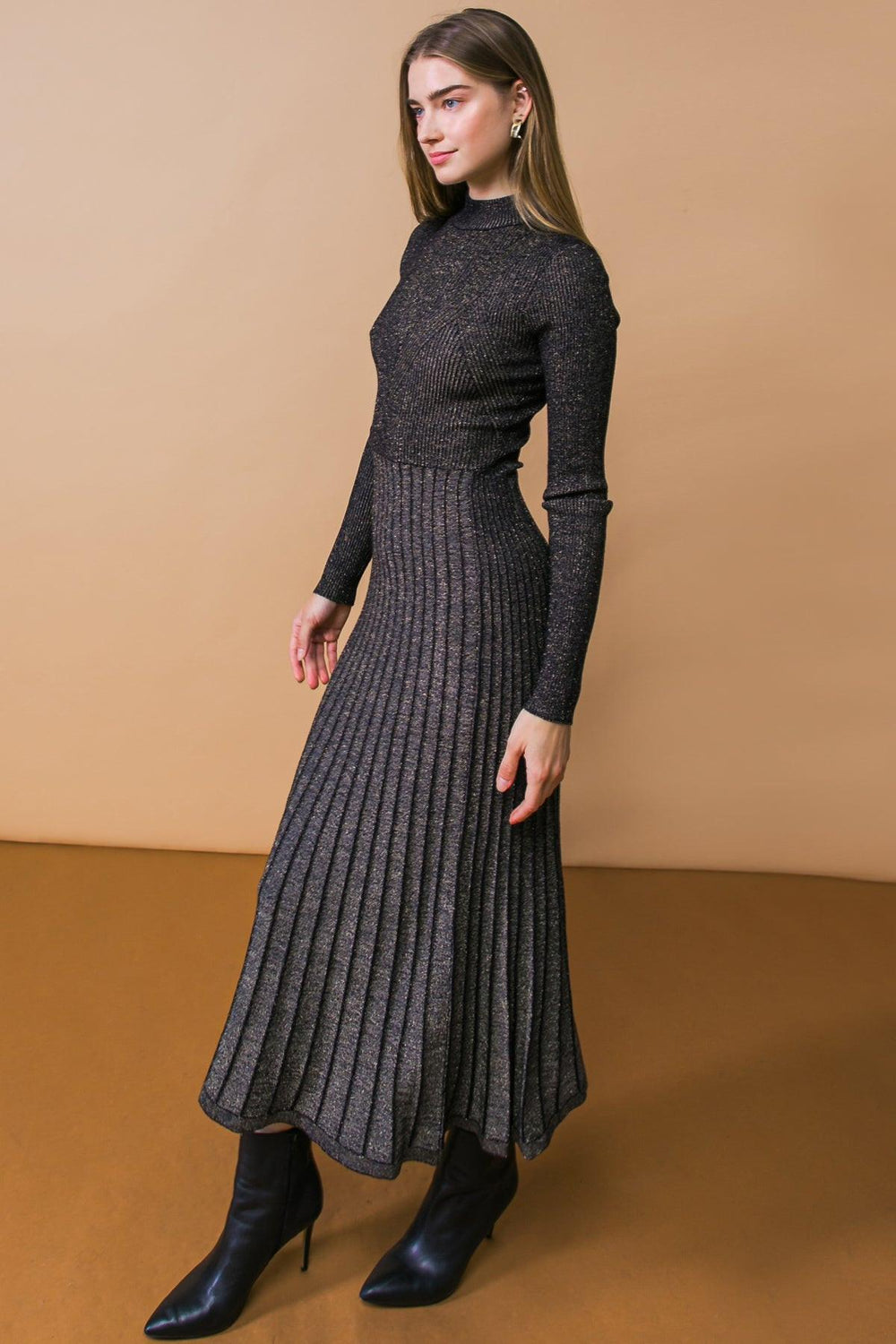 STAY COZE SWEATER MIDI DRESS.