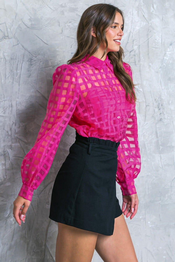 FLUTTERING ON WOVEN TOP.