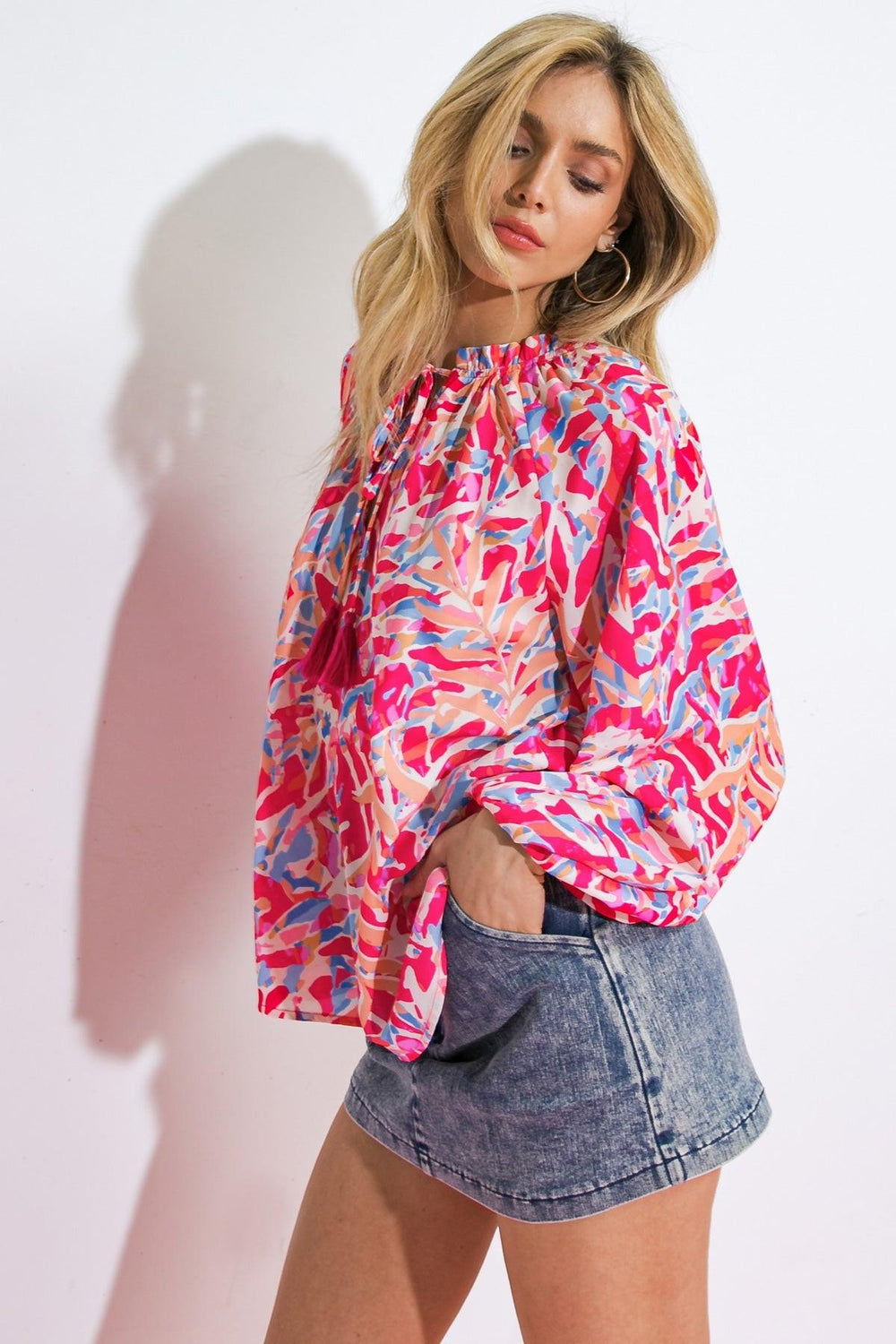 MISTLETOE MOMENT WOVEN TOP.
