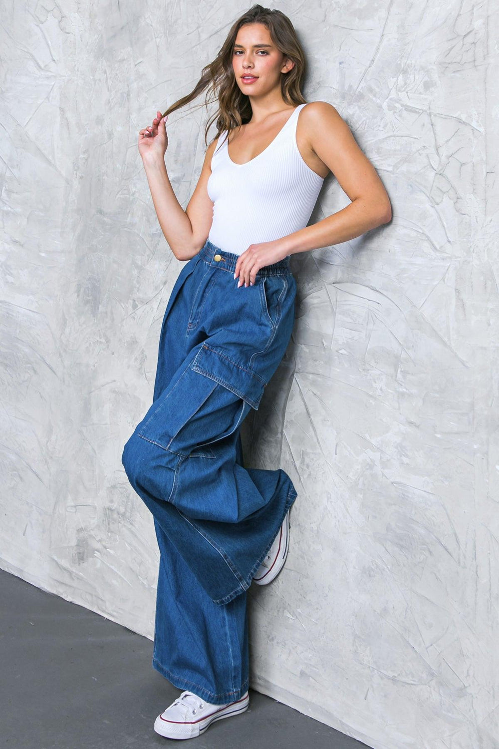 ALL THE BUZZ WASHED DENIM PANTS.