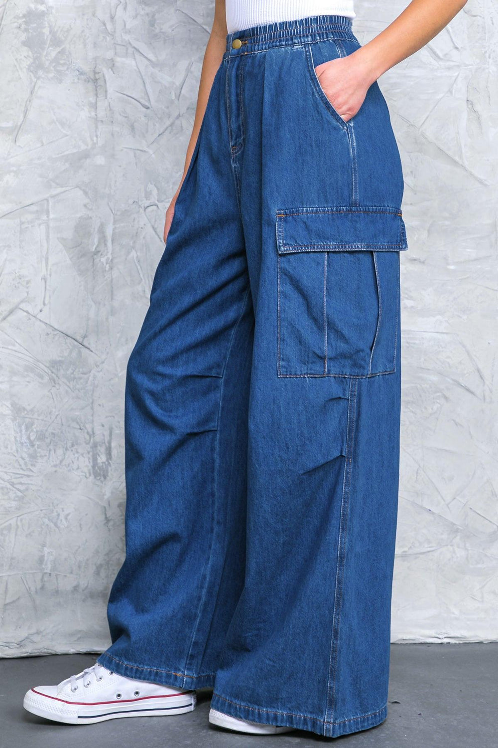 ALL THE BUZZ WASHED DENIM PANTS.