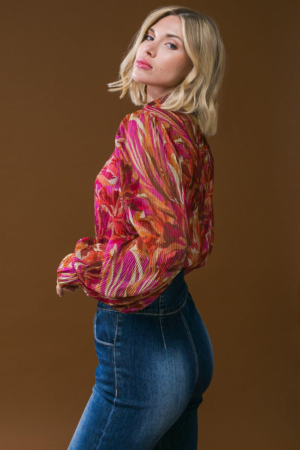 CRUSHING ON YOU WOVEN TOP.