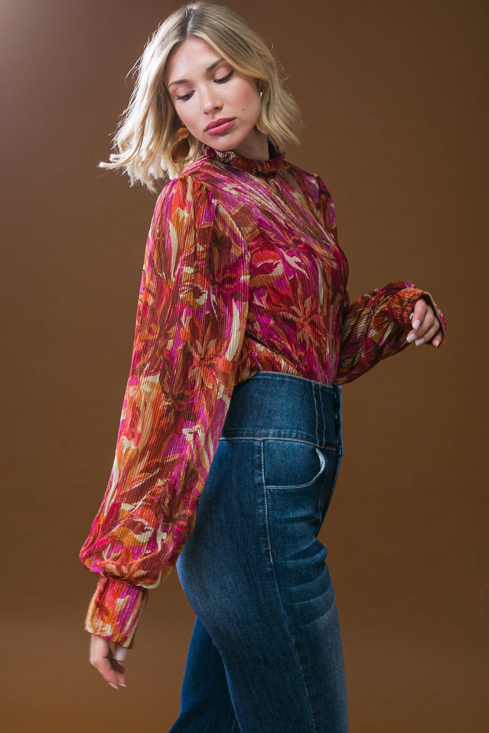 CRUSHING ON YOU WOVEN TOP.