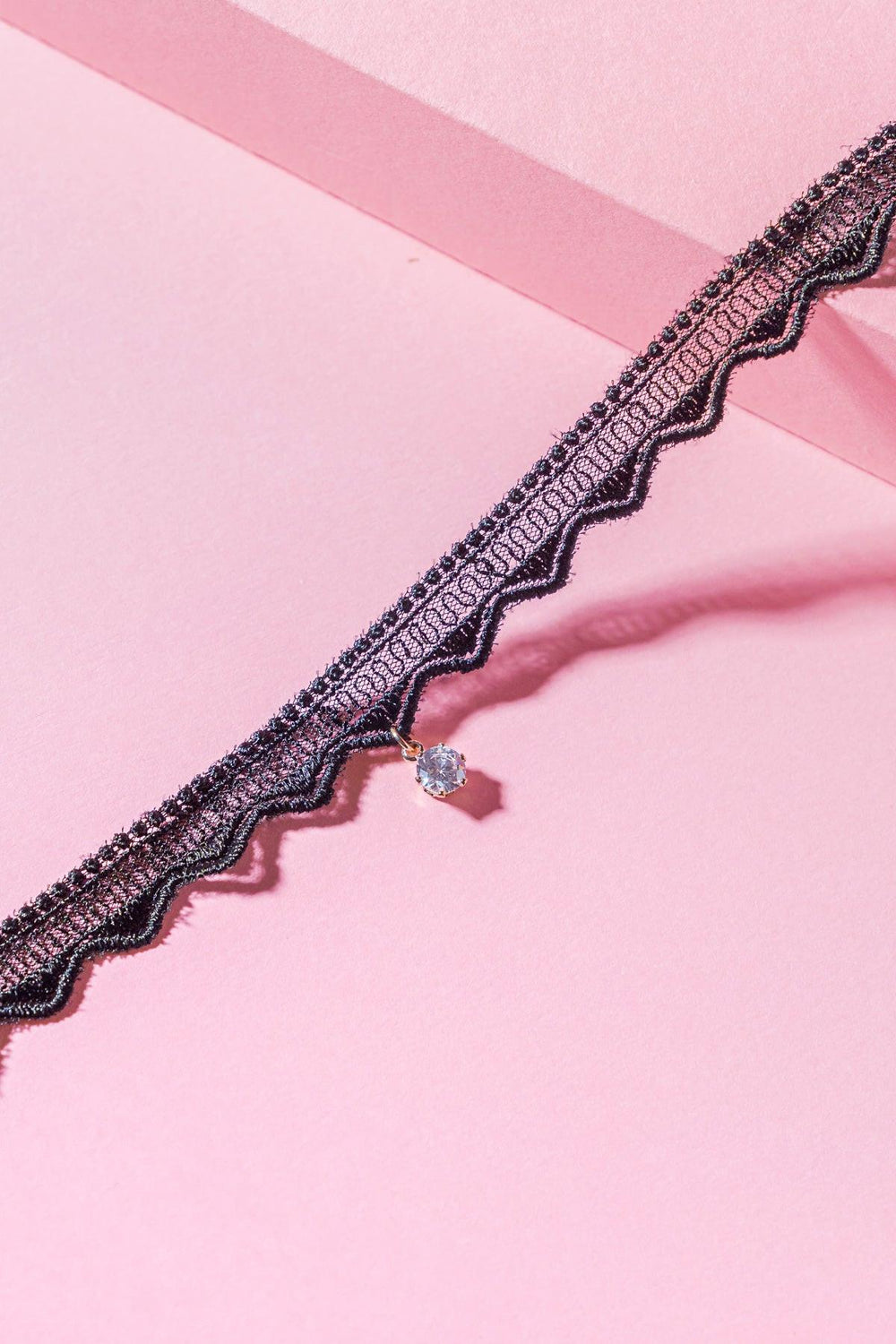 PRETTY IN LOVE CHOKER.