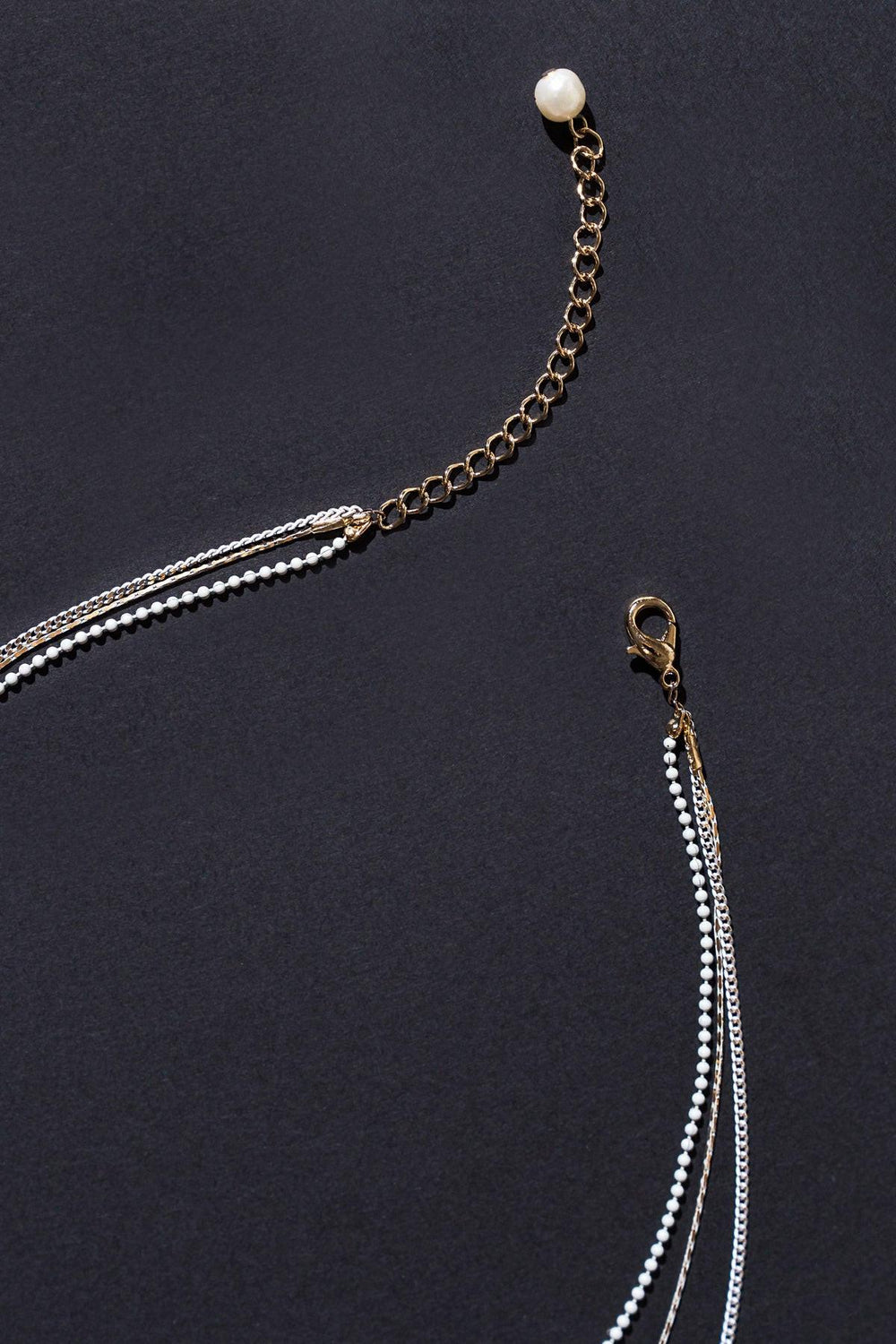 3 CHAIN LAYERD CHARM NECKLACE.