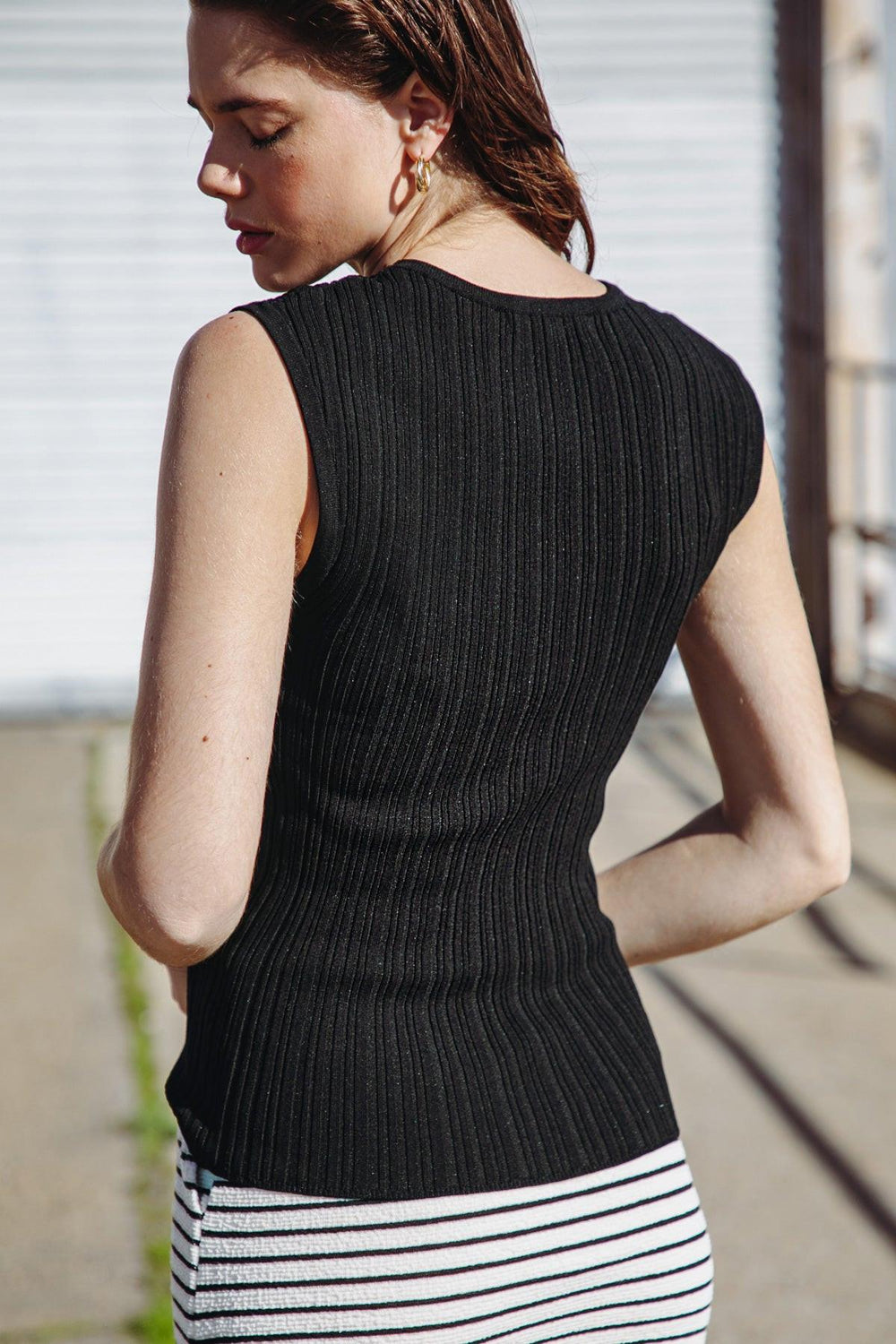 SET THE PACE KNIT TOP.