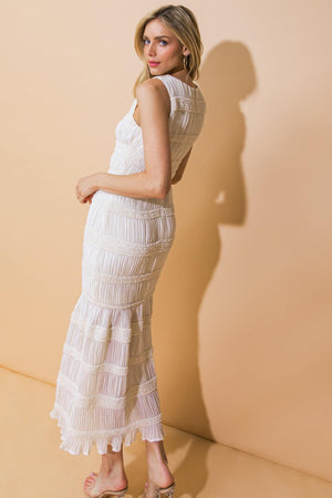 LOOK YOUR BEST WOVEN MIDI DRESS.