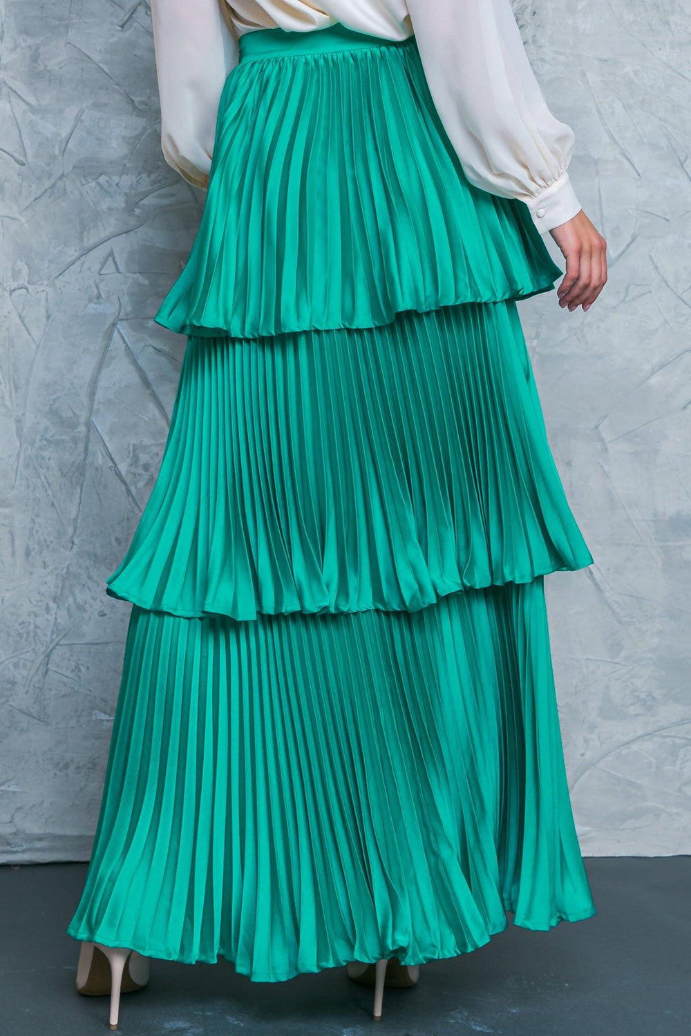 IN LOVE WITH ME WOVEN SKIRT.
