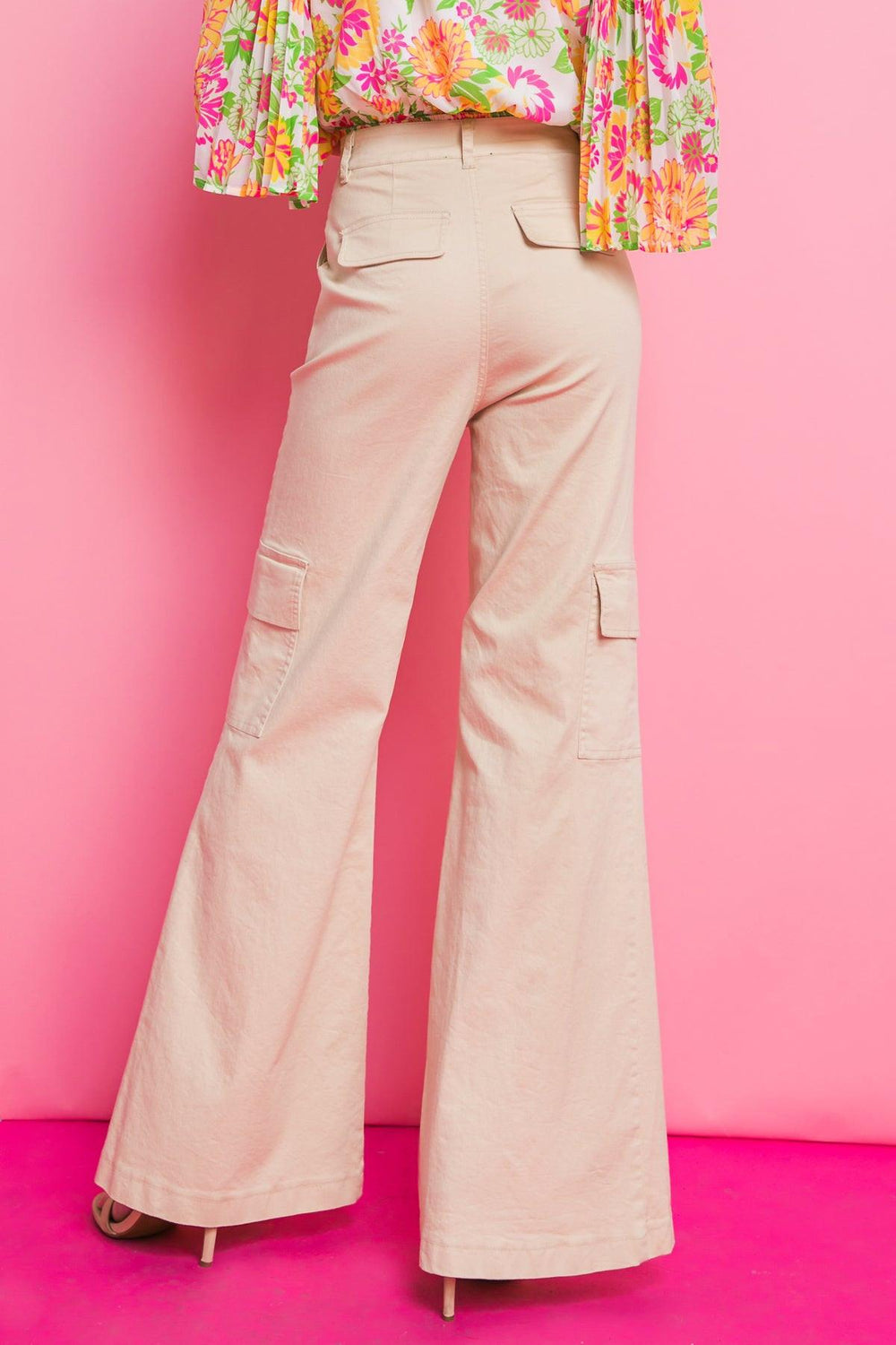 TAKE A WALK WITH ME WOVEN CARGO PANTS.