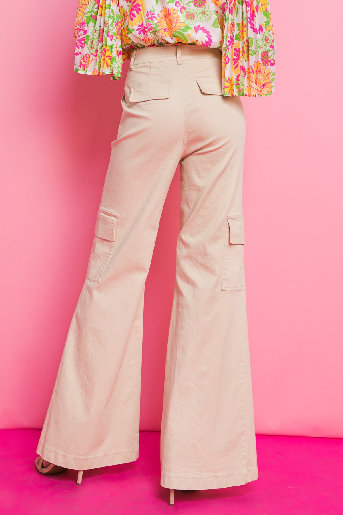 TAKE A WALK WITH ME WOVEN CARGO PANTS.